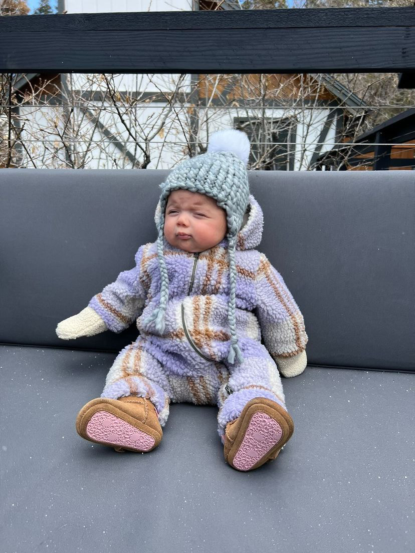 Baby tie beanie in grey